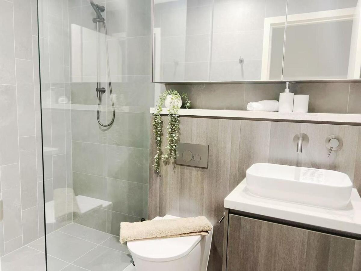 Apartment Luxury Poolside 2 Bedroom In Olympic Park