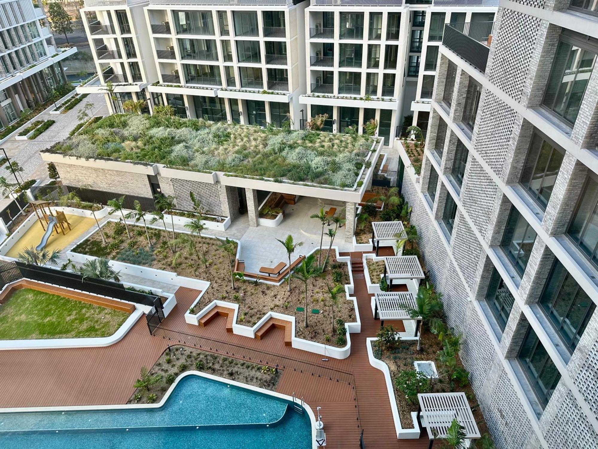 Luxury Poolside 2 Bedroom In Olympic Park