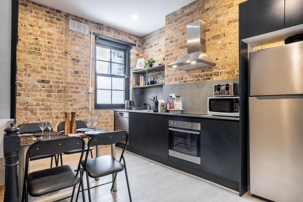 Stone House With Pool Table Holiday home Sydney