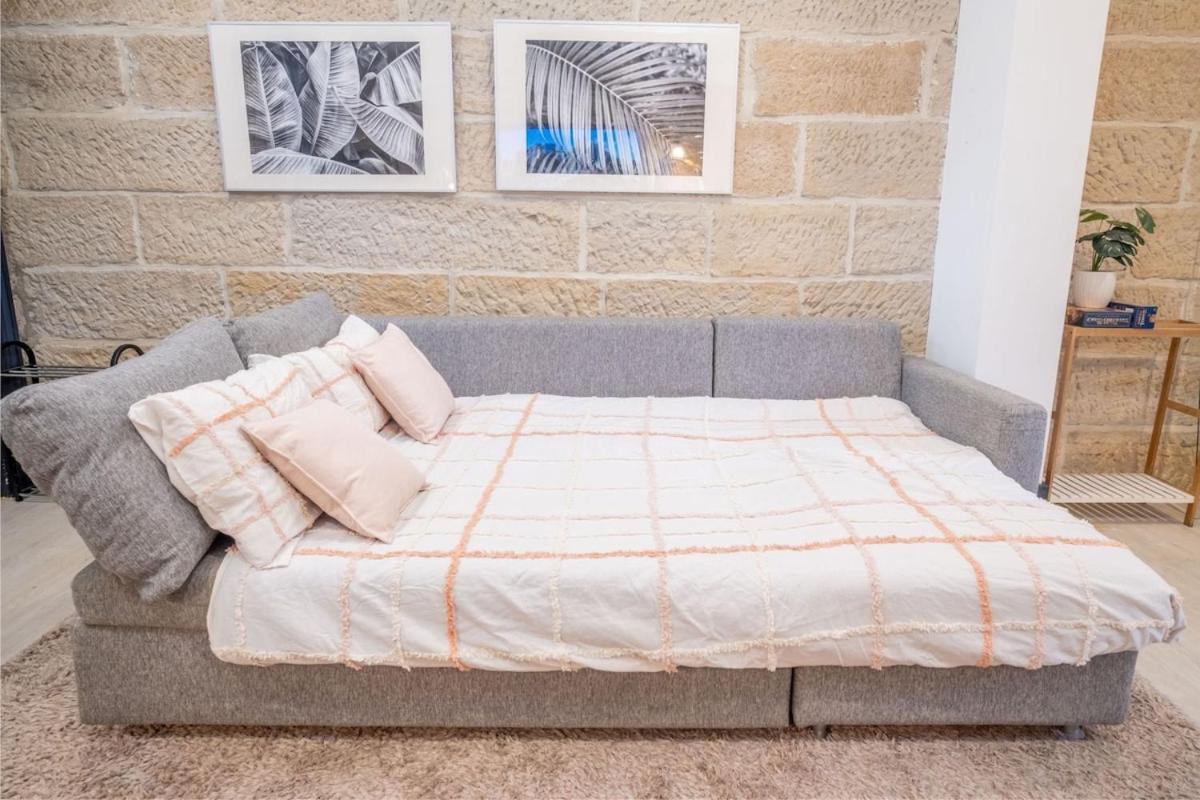 Stone House With Pool Table Holiday home Sydney