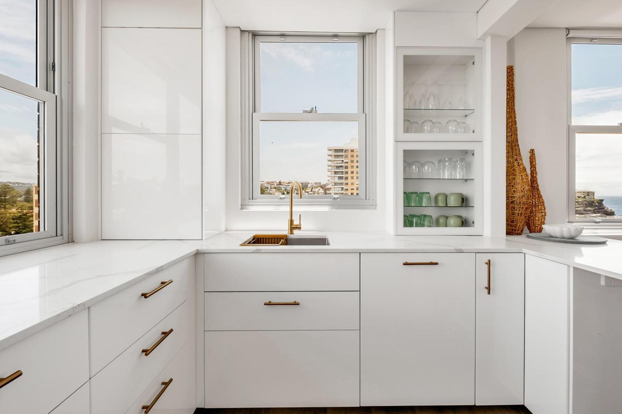 Stunning Beachfront Penthouse-beach District Views Sydney