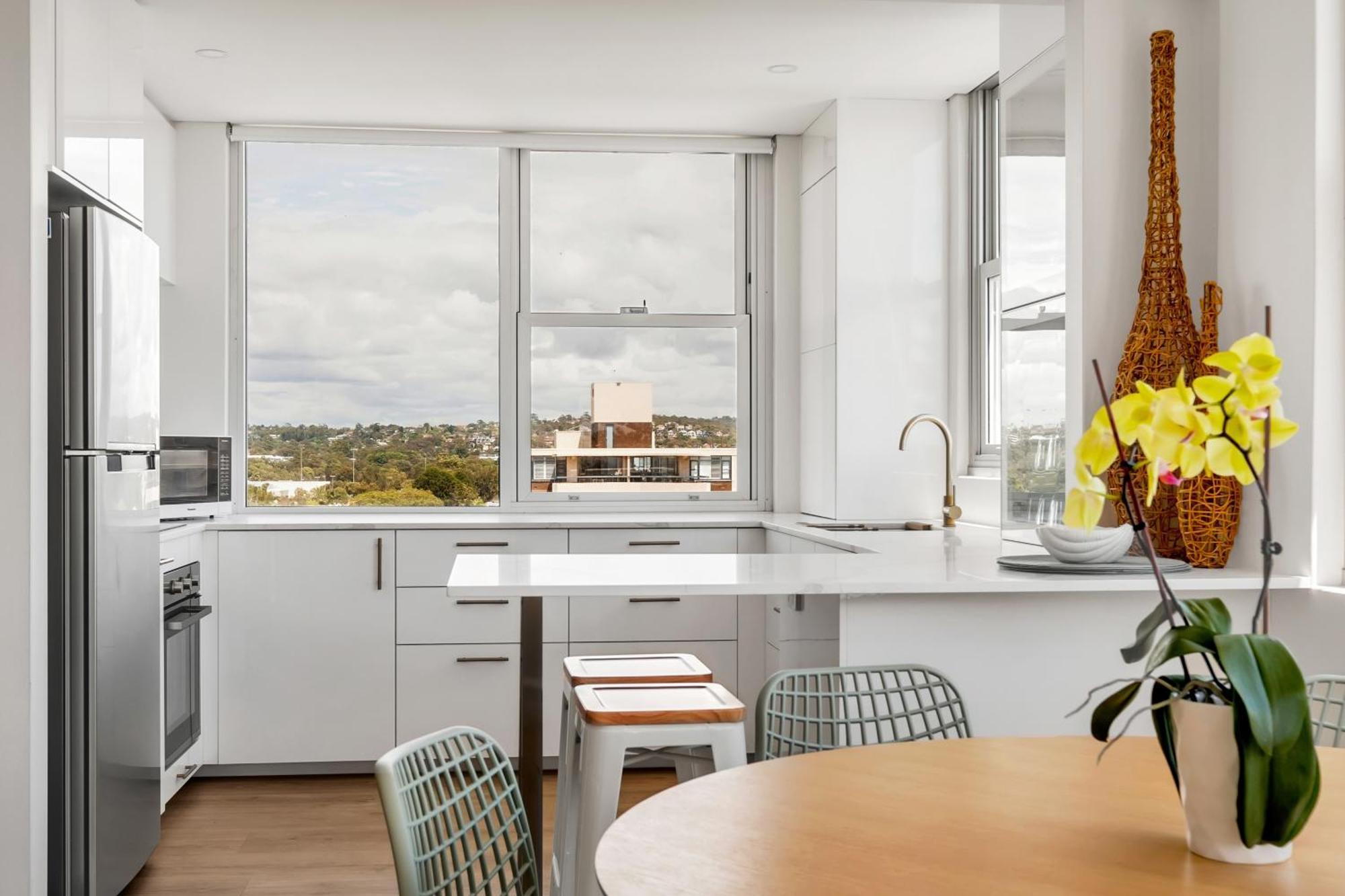 Stunning Beachfront Penthouse-beach District Views Apartment Sydney