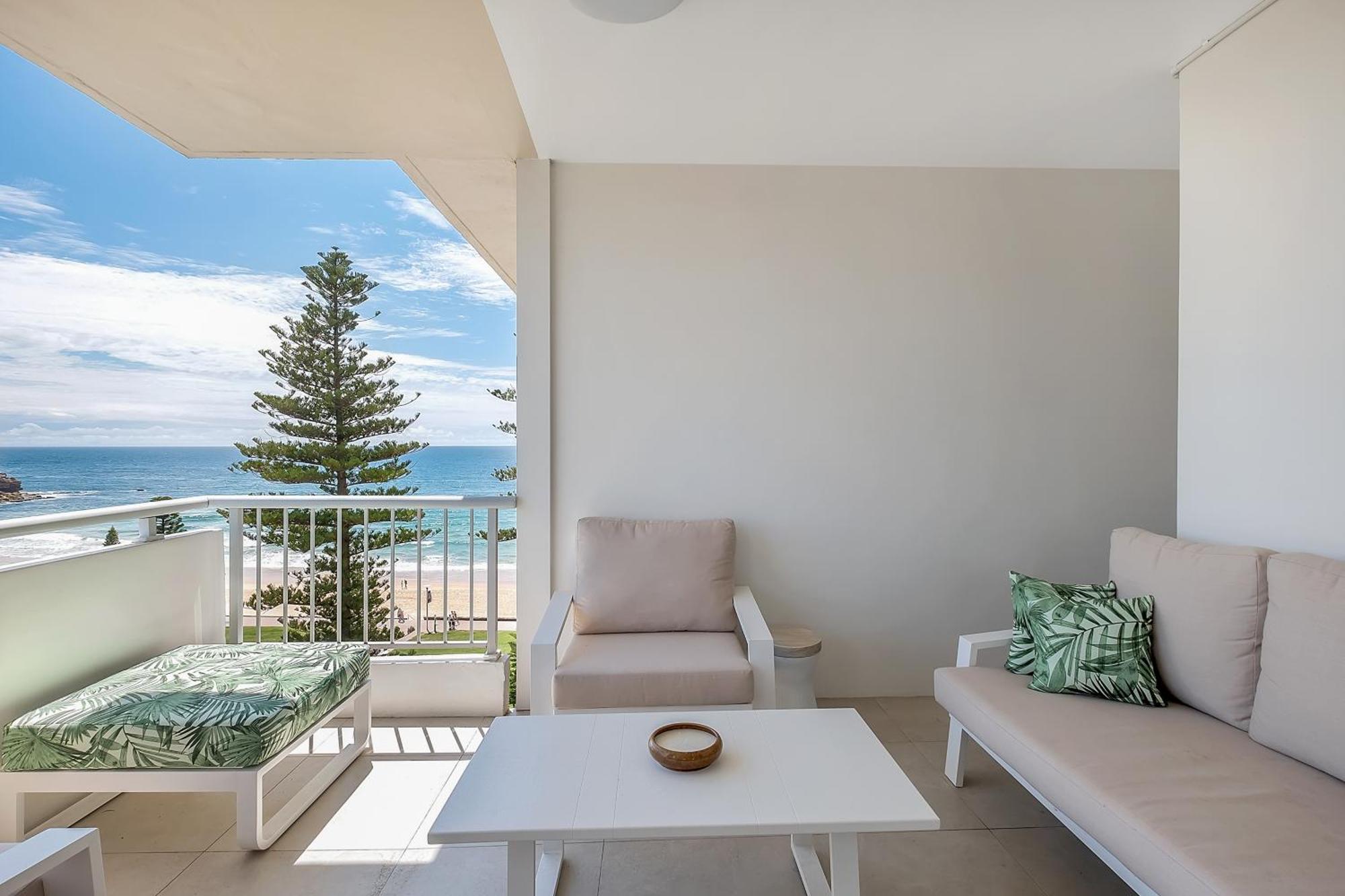 Apartment Stunning Beachfront Penthouse-beach District Views