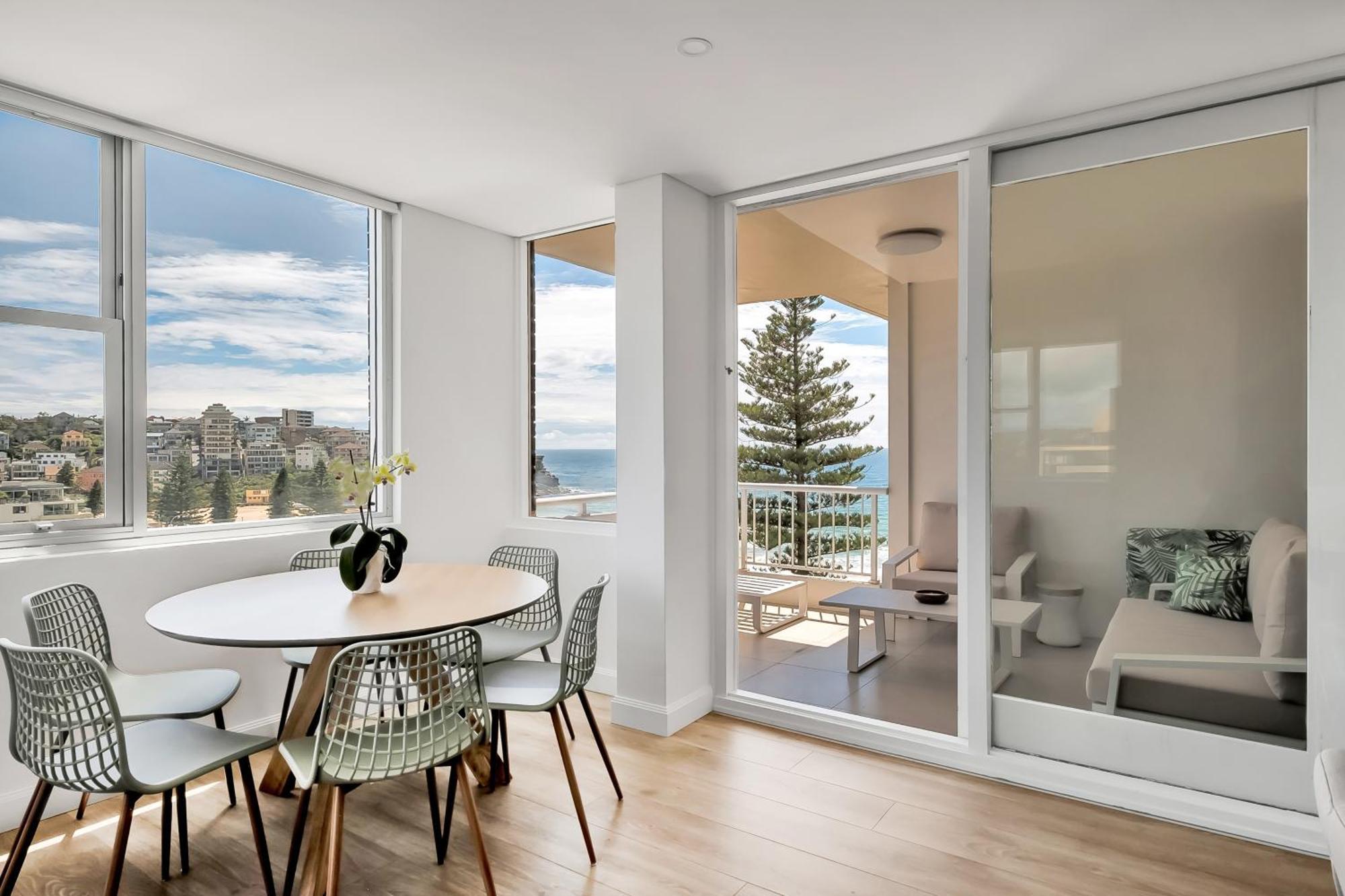 Stunning Beachfront Penthouse-beach District Views