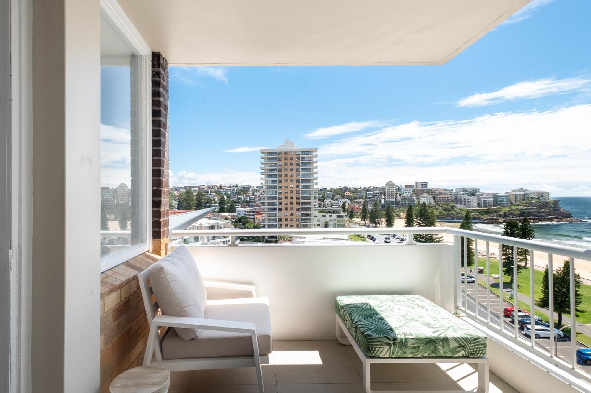 Stunning Beachfront Penthouse-beach District Views Sydney