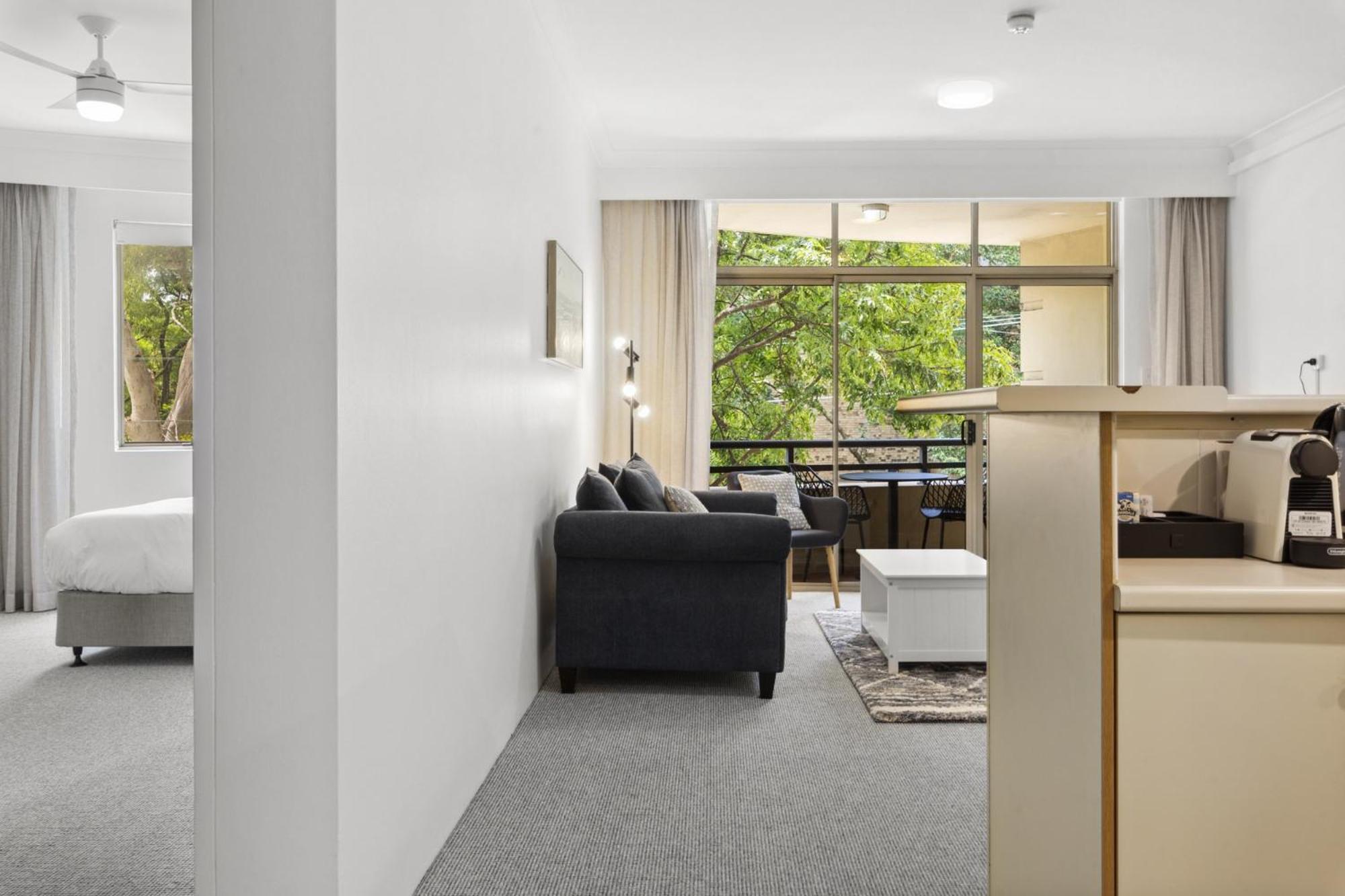Chic Urban Escape In Vibrant Camperdown Sydney
