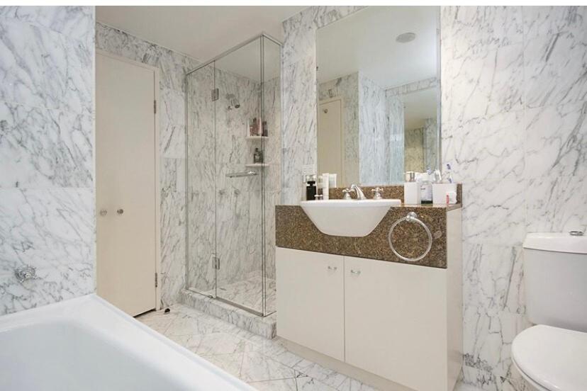 Amazing With 25m Pool, Sauna, & Gym Apartment *