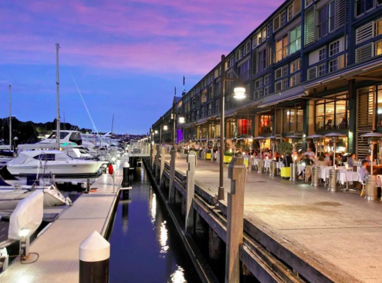 Spectacular Waterfront With Cosmopolitan Lifestyle *