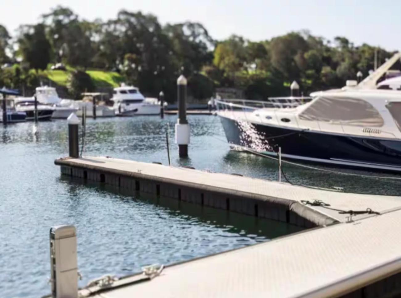 Spectacular Waterfront With Cosmopolitan Lifestyle