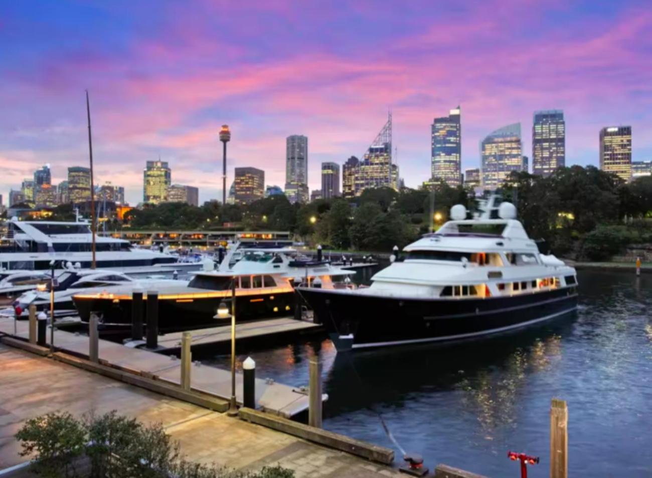 Spectacular Waterfront With Cosmopolitan Lifestyle *