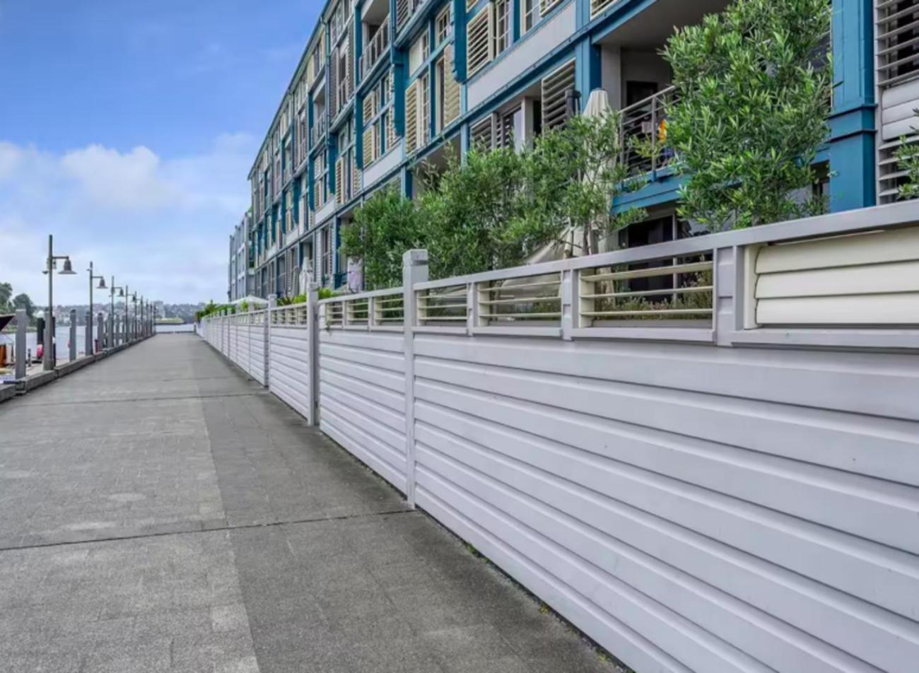 Spectacular Waterfront With Cosmopolitan Lifestyle *