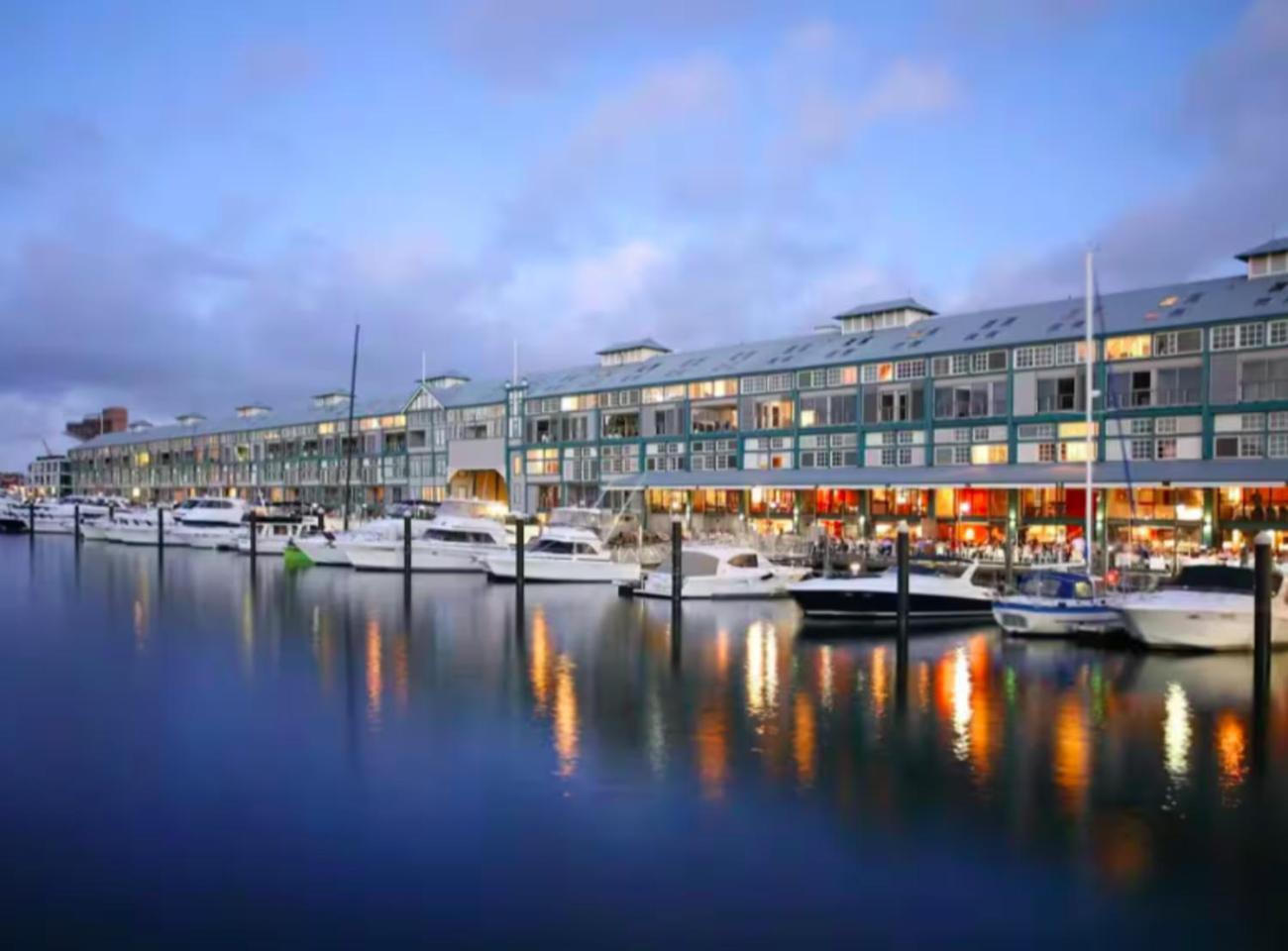 Apartment Spectacular Waterfront With Cosmopolitan Lifestyle Sydney