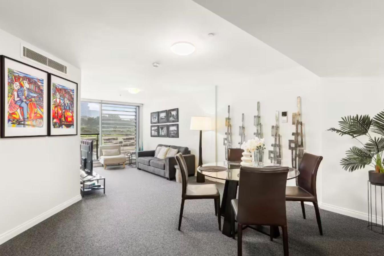Spectacular Waterfront With Cosmopolitan Lifestyle Sydney