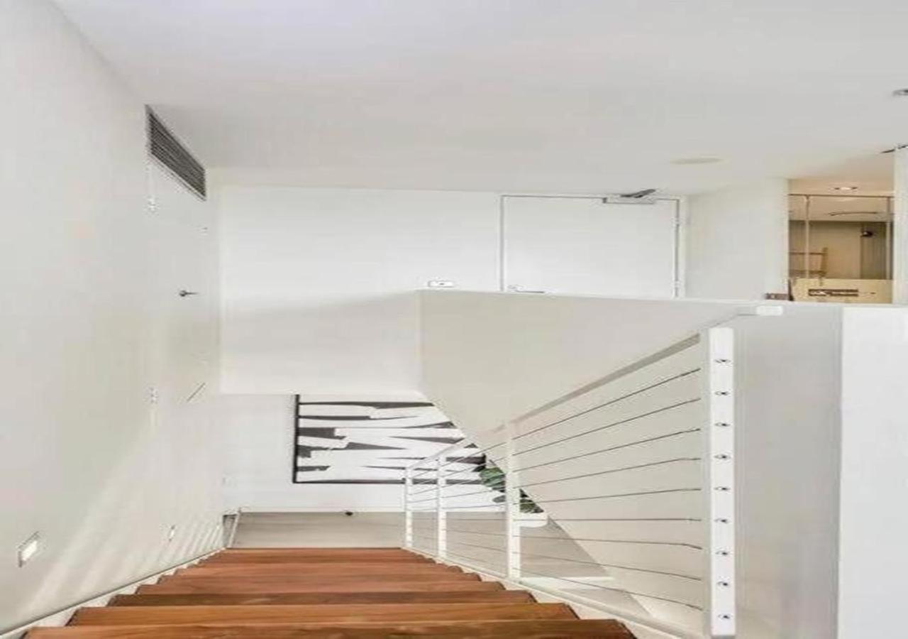 Apartment Stylish 2 Bed +24/7 Concierge + Pool + Sauna Sydney