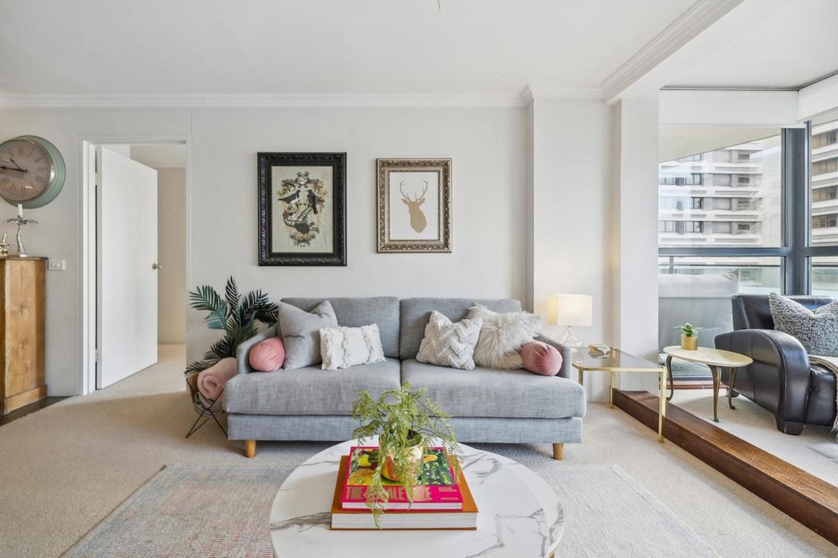 Luxury Apartment *
