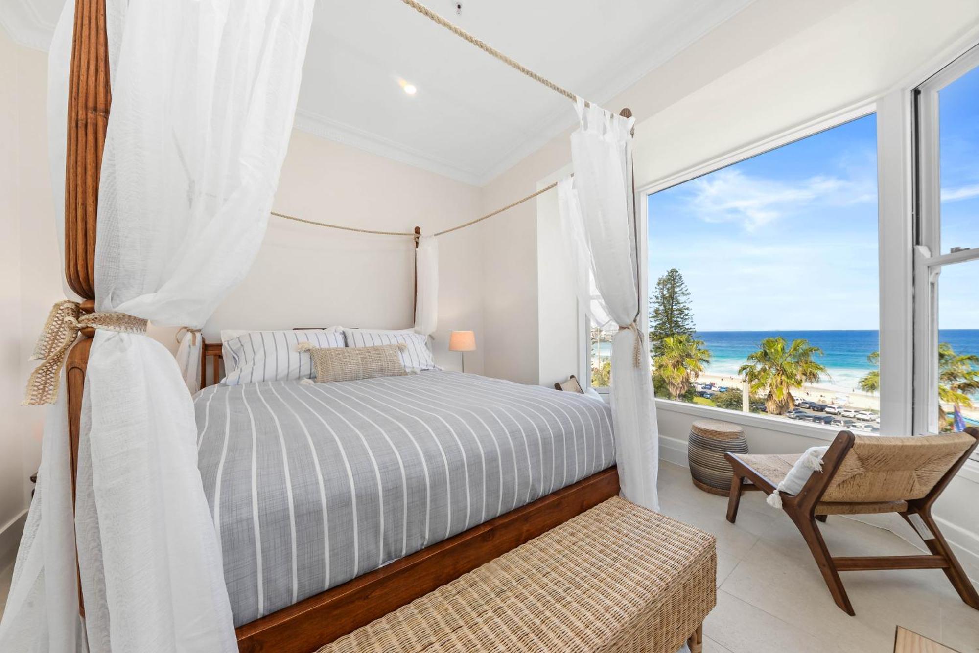 Beachfront Haven Directly Opposite Bondi Apartment