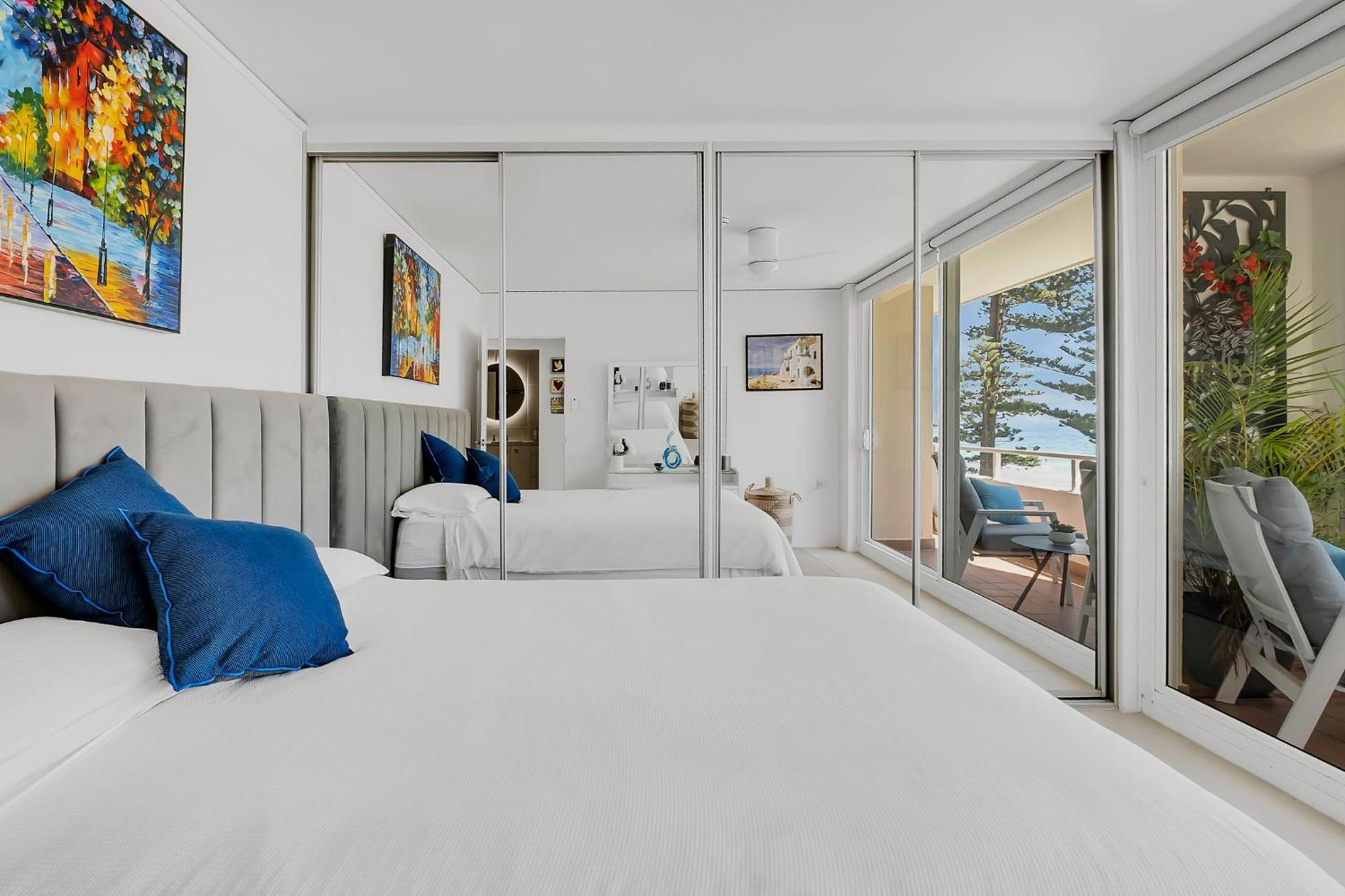 Unbeatable Beachfront Views 3 Mins Walk To Corso Apartment *