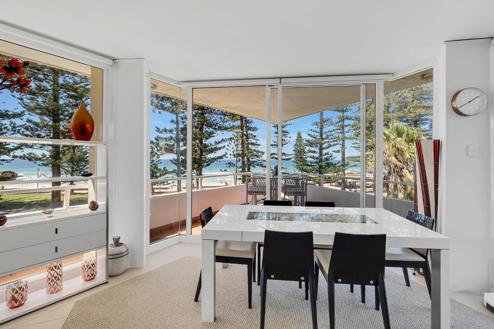 Apartment Unbeatable Beachfront Views 3 Mins Walk To Corso Sydney