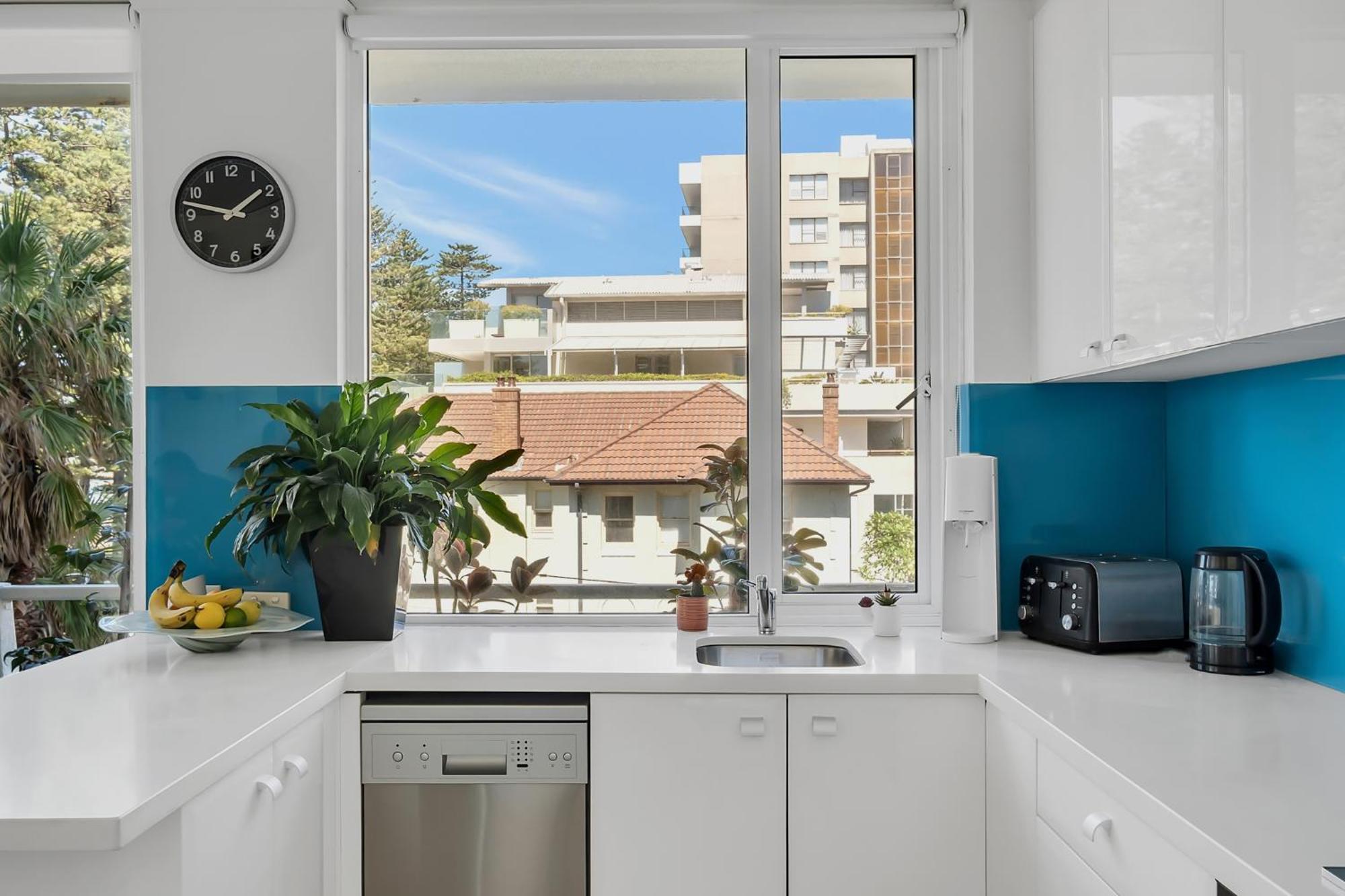 Apartment Unbeatable Beachfront Views 3 Mins Walk To Corso Sydney