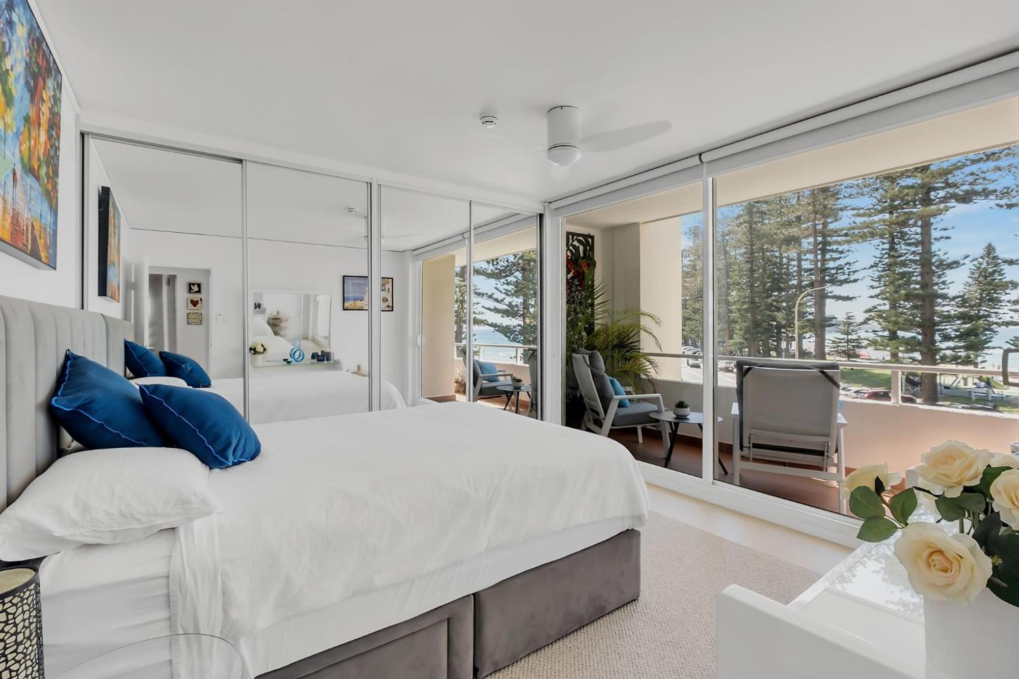 Unbeatable Beachfront Views 3 Mins Walk To Corso Apartment *