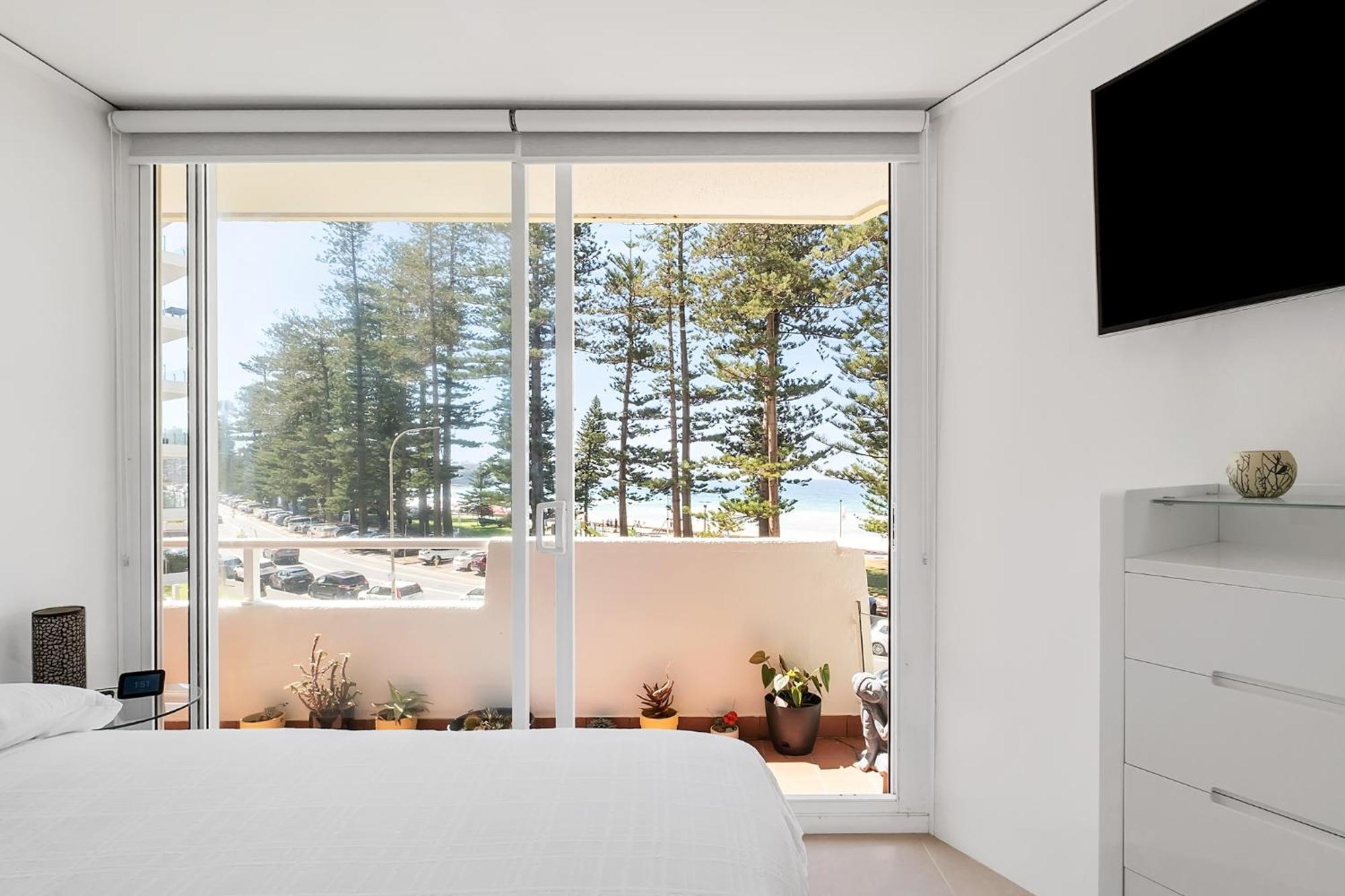 Unbeatable Beachfront Views 3 Mins Walk To Corso *