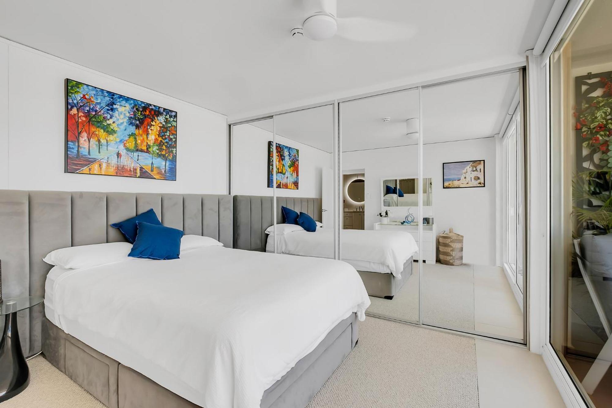 Unbeatable Beachfront Views 3 Mins Walk To Corso Apartment Sydney
