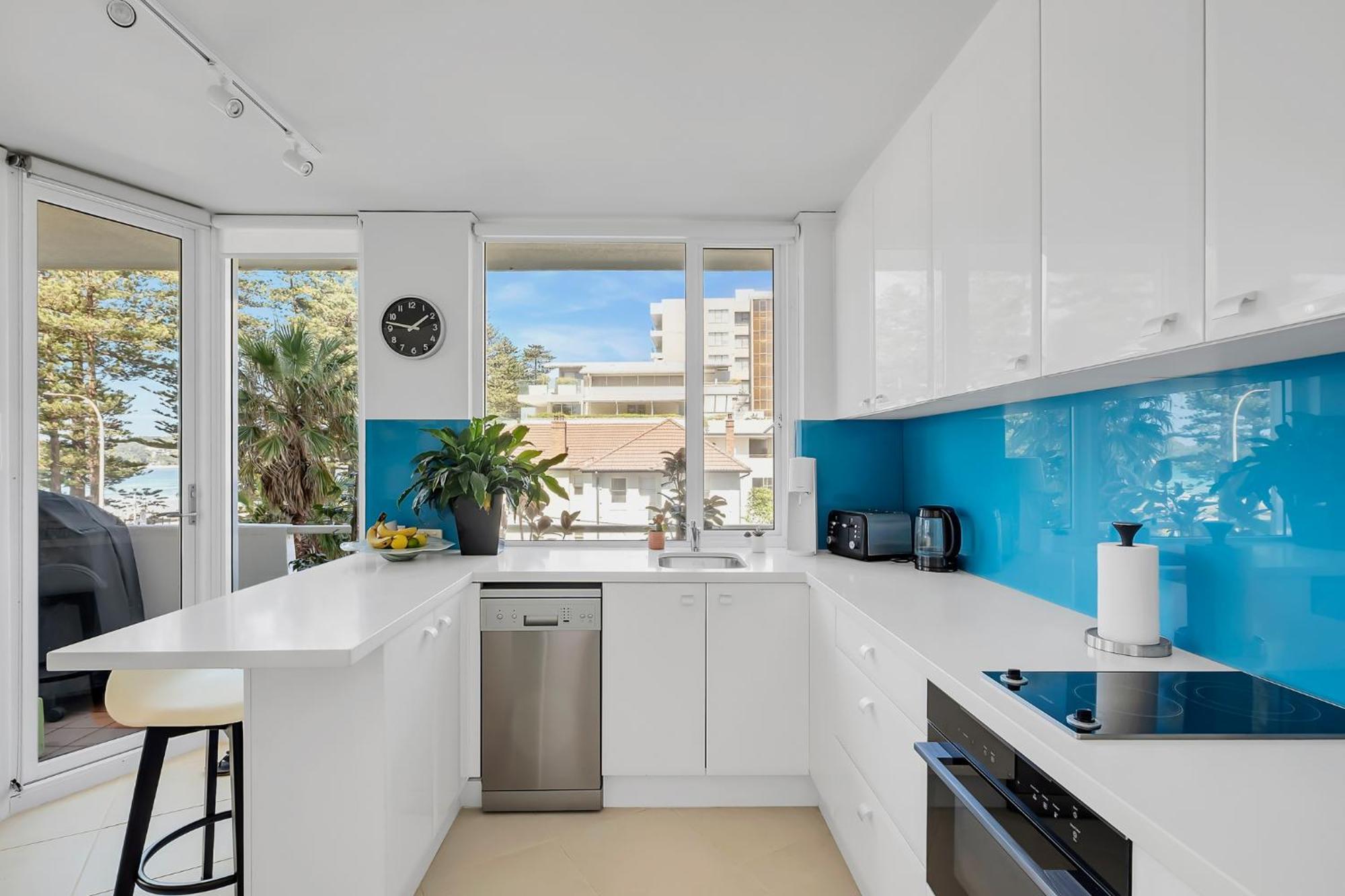 Apartment Unbeatable Beachfront Views 3 Mins Walk To Corso