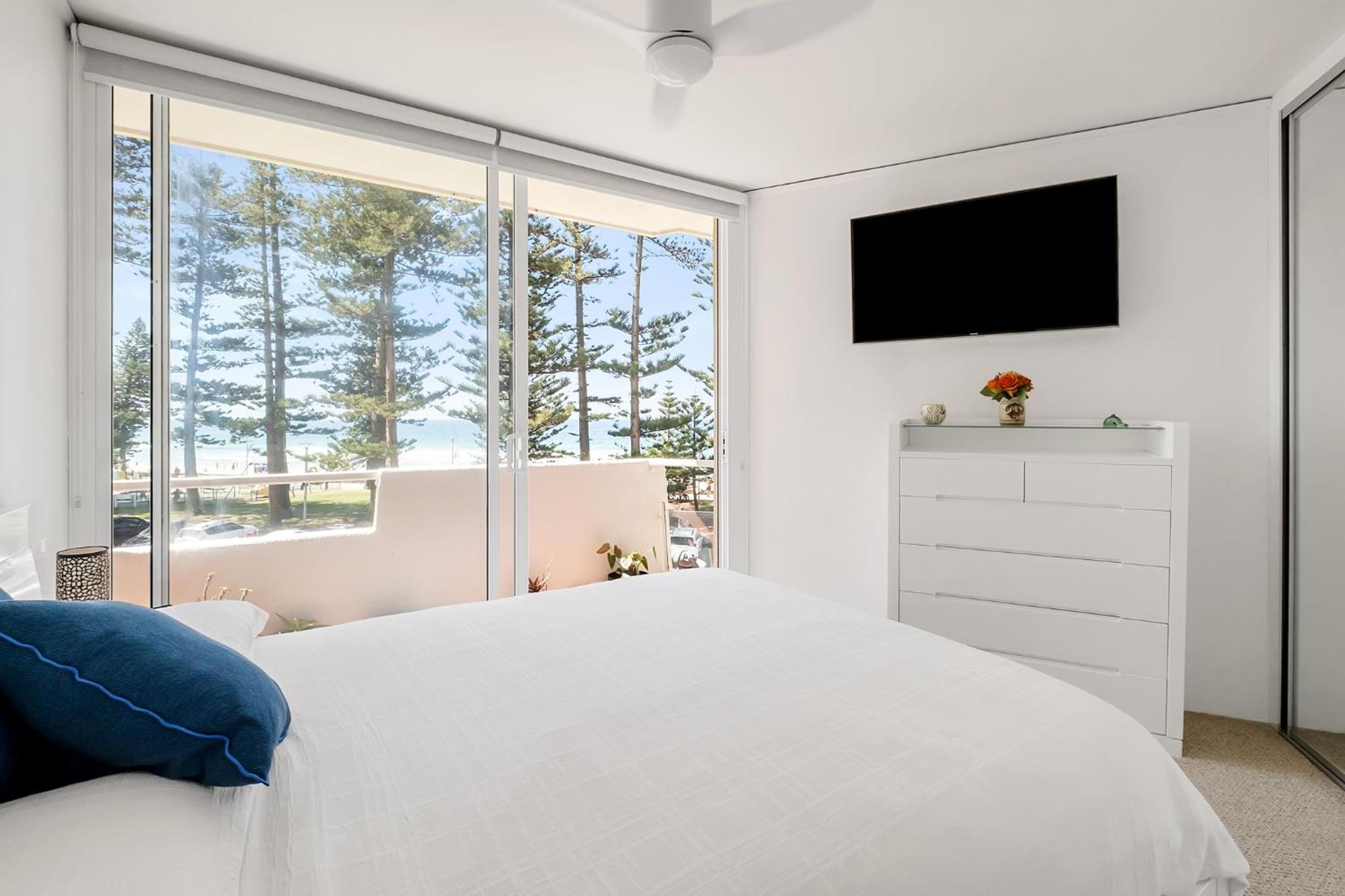 Unbeatable Beachfront Views 3 Mins Walk To Corso
