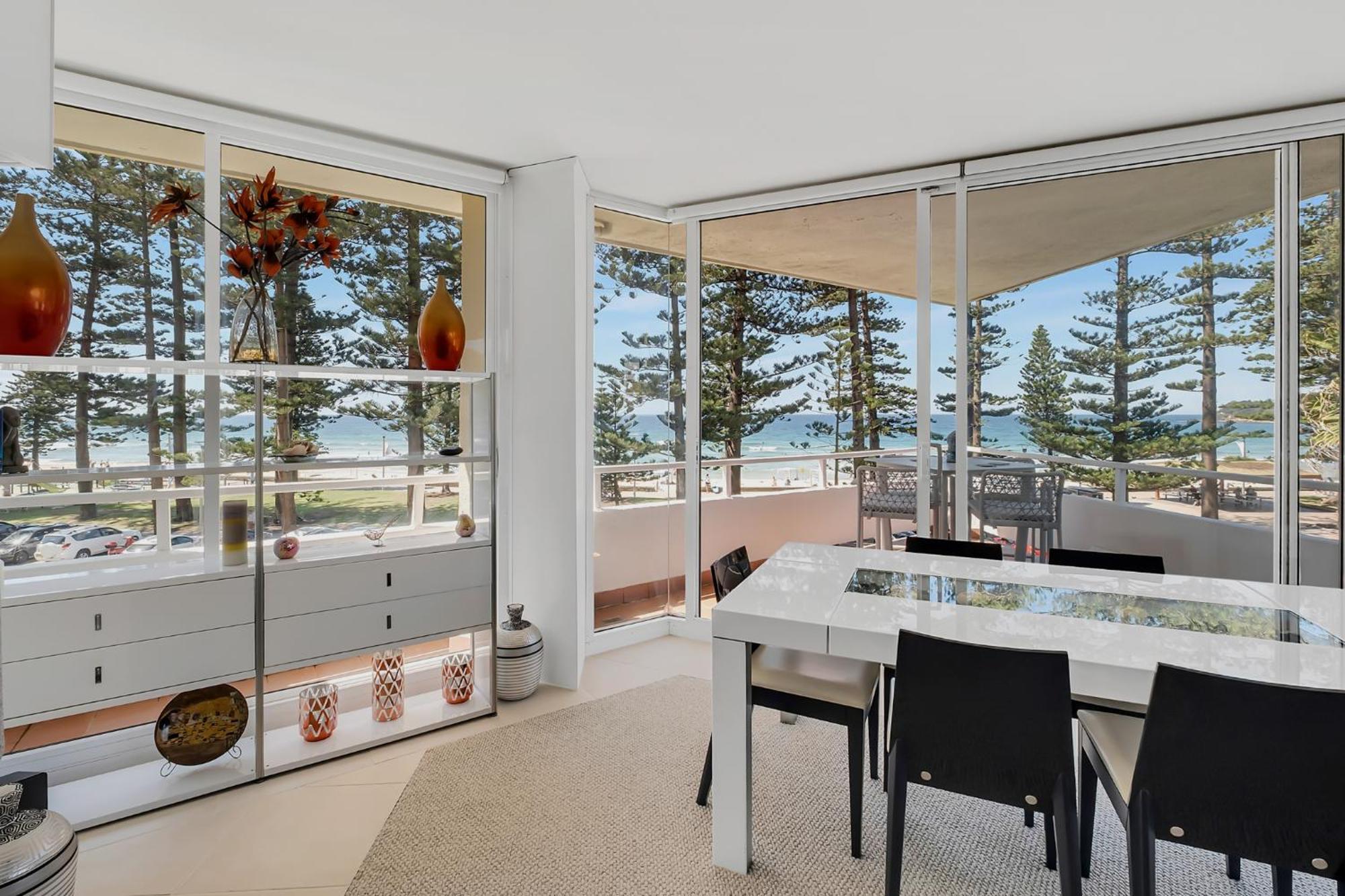 Unbeatable Beachfront Views 3 Mins Walk To Corso * Sydney