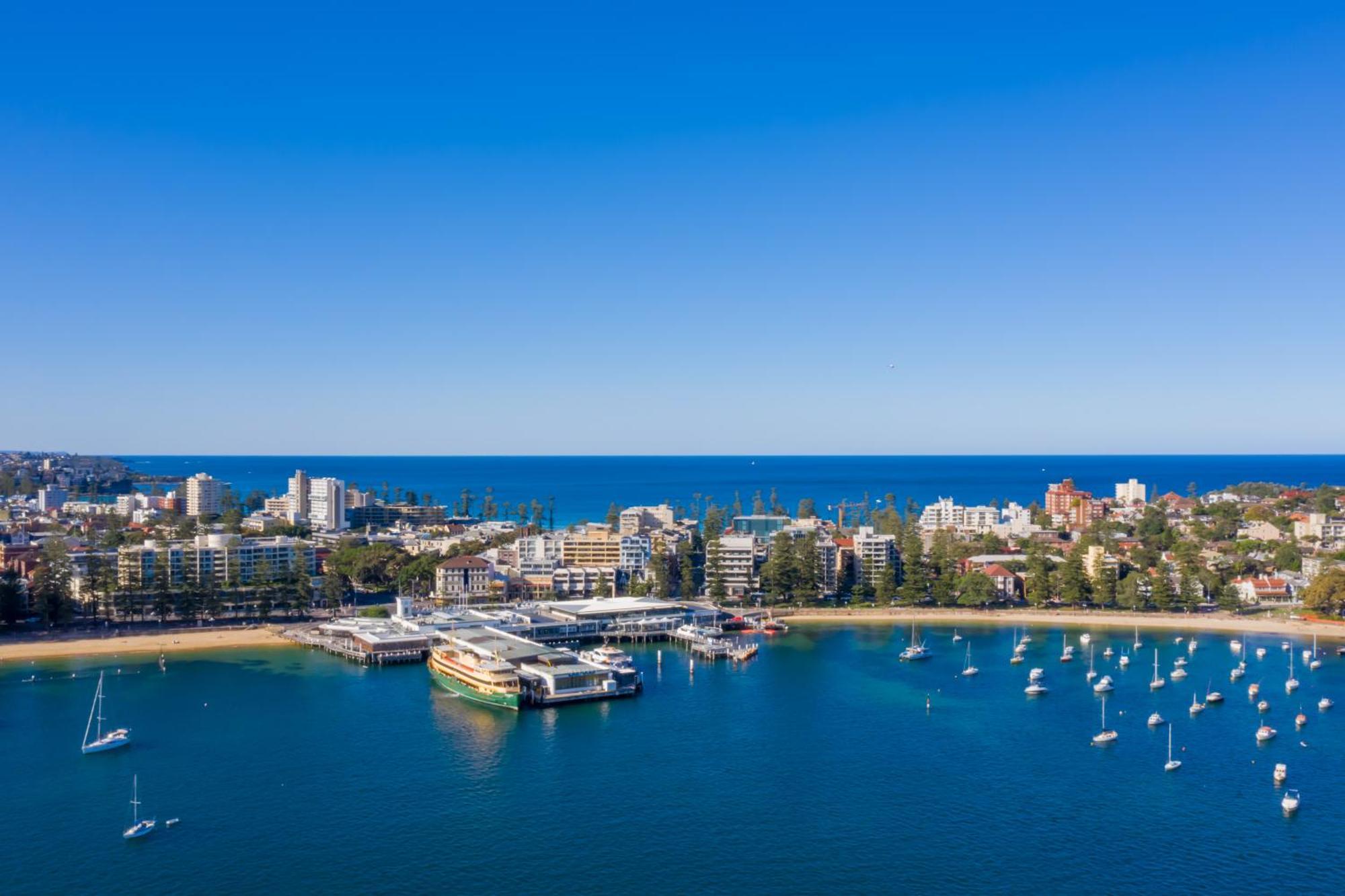 Beachfront Location In Manly W Stunning Views Apartment