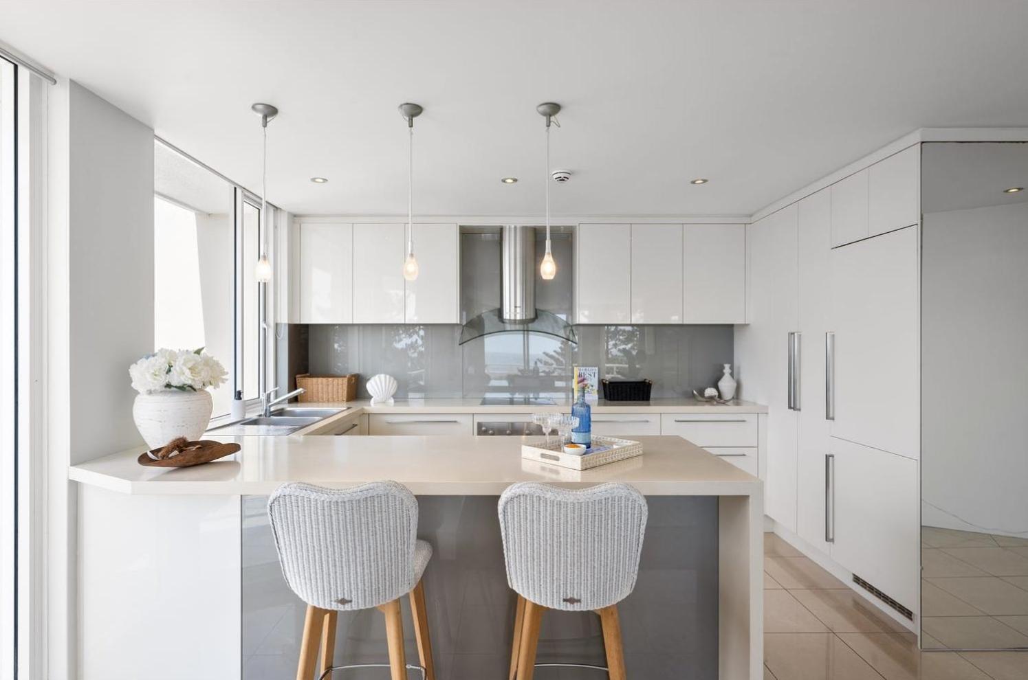 Beachfront Location In Manly W Stunning Views Apartment *