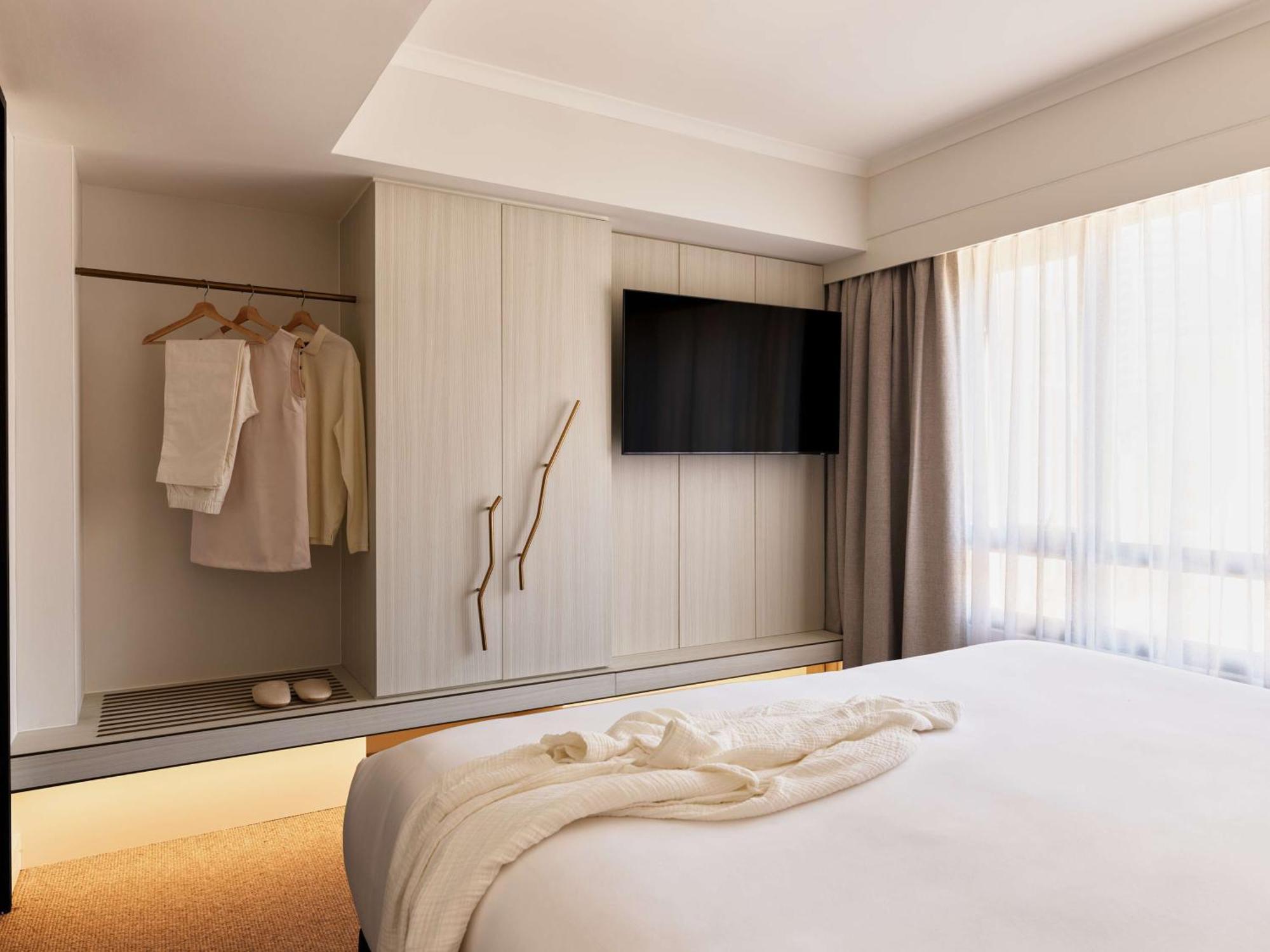 Adina Town Hall Aparthotel 4*
