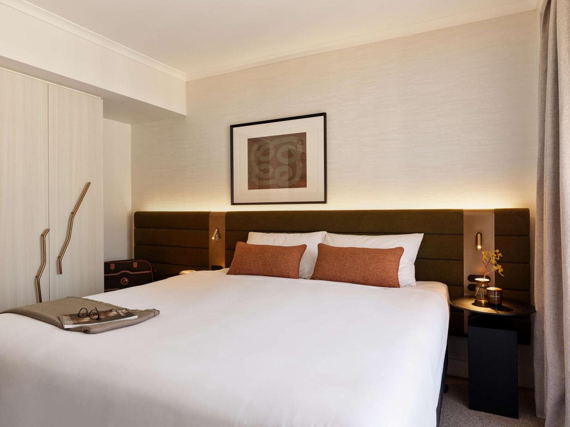 Adina Town Hall Aparthotel 4*