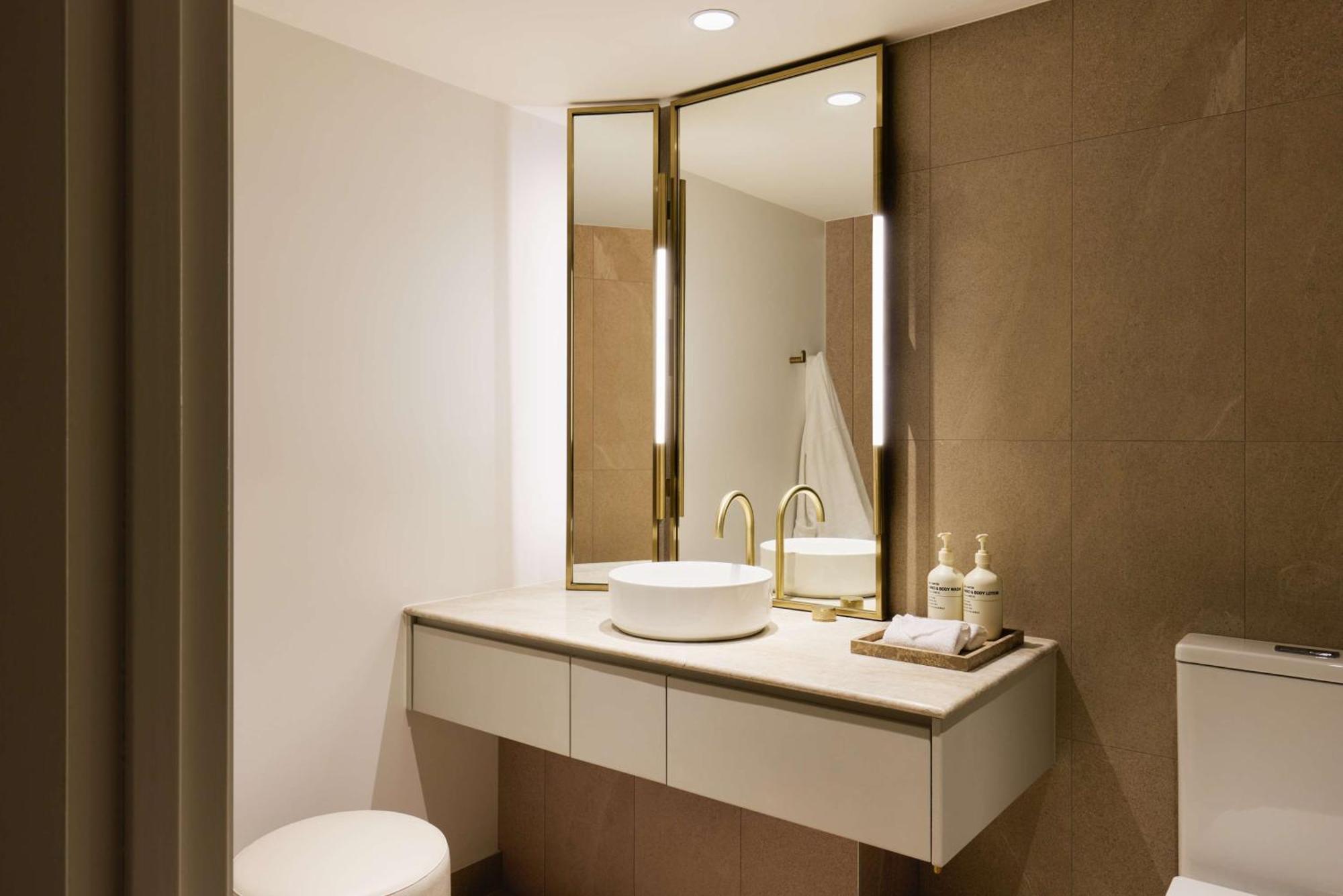 Adina Town Hall 4* Sydney