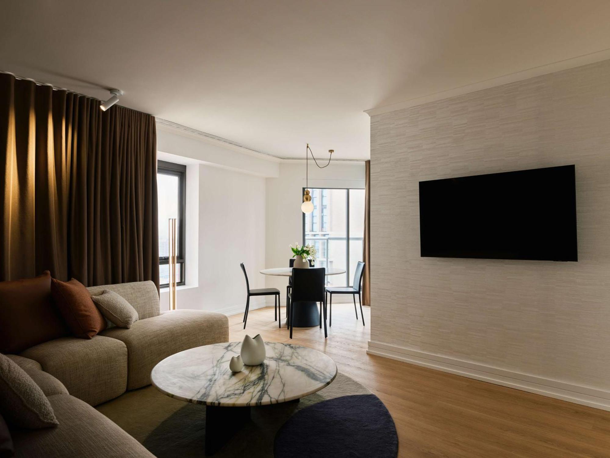 Aparthotel Adina Town Hall 4*
