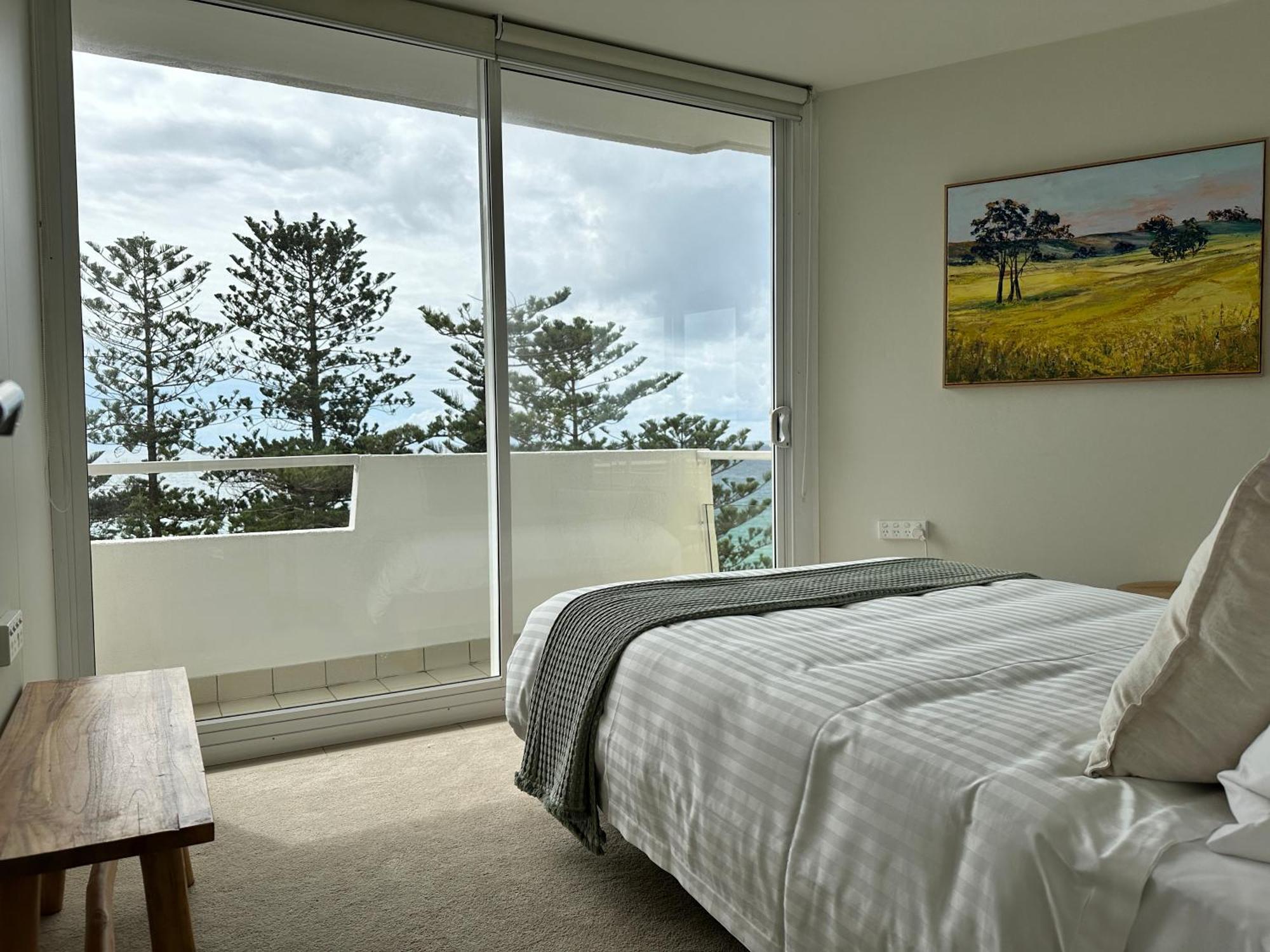 Beachfront Location In Manly W Stunning Views *