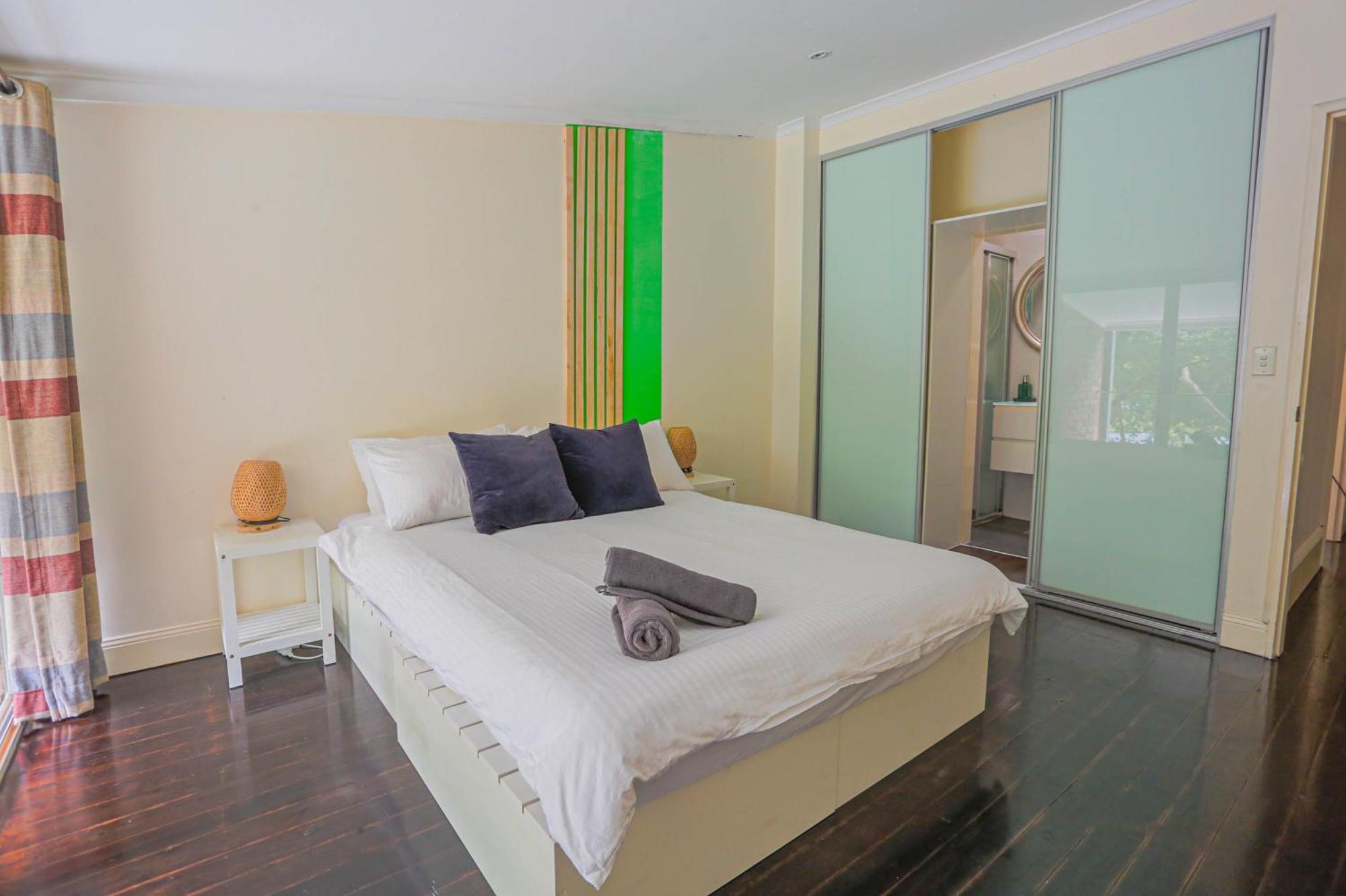 Ideal 3 Bedroom House Centre Glebe 2 E-bikes Included Sydney