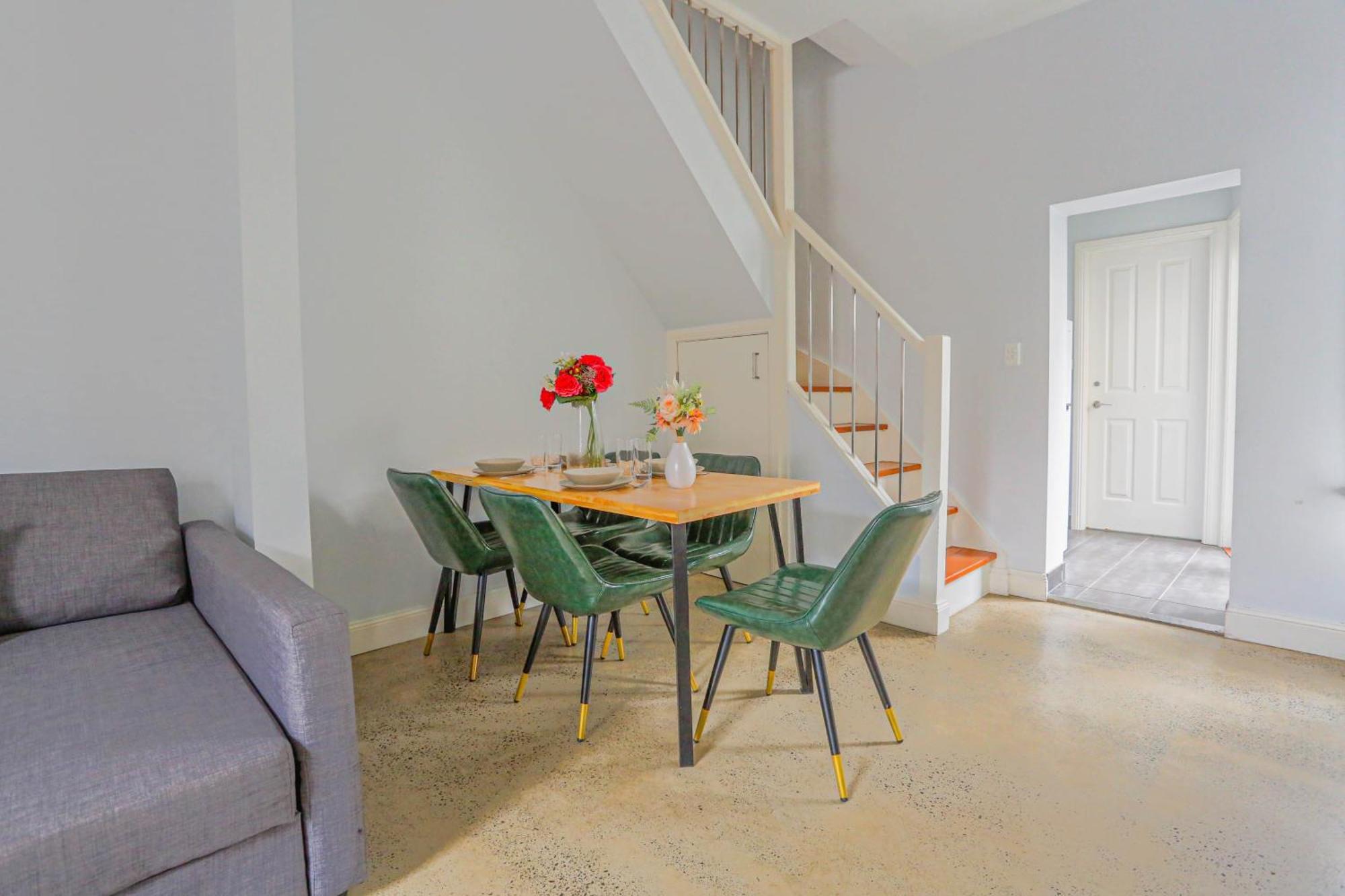 Charming 2 Bedroom House Woolloomooloo Holiday home *