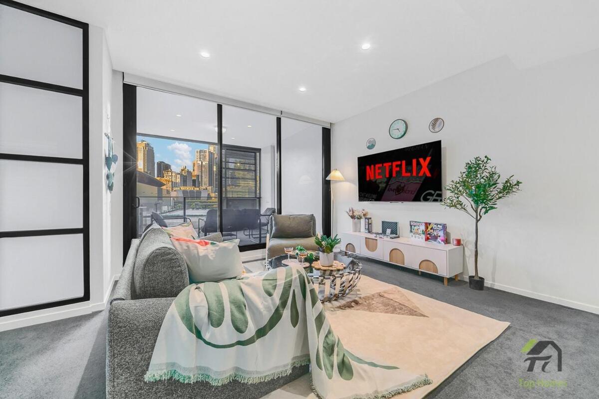 Apartment Luxury With 3 Rooms, 3 Bathrooms, And 2 Parking Spaces At Darling Harbour & Convention Center In Sydney