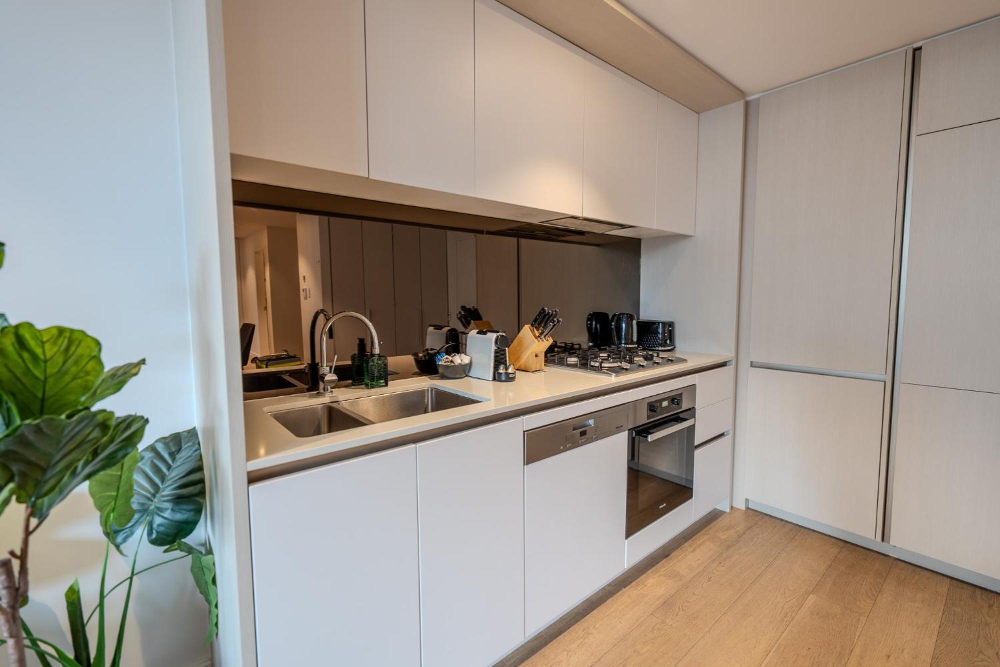 Modern 2 Bedroom Darling Square Apartment