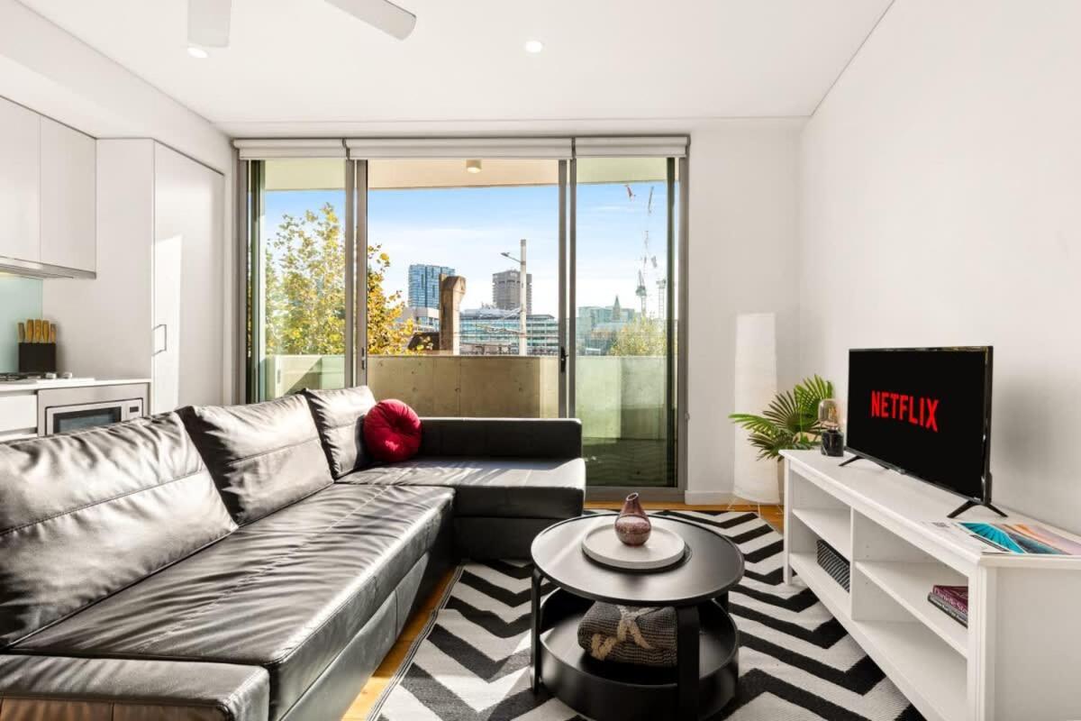 Central, Modern 1 Bedroom With Air-con & Balcony * Sydney