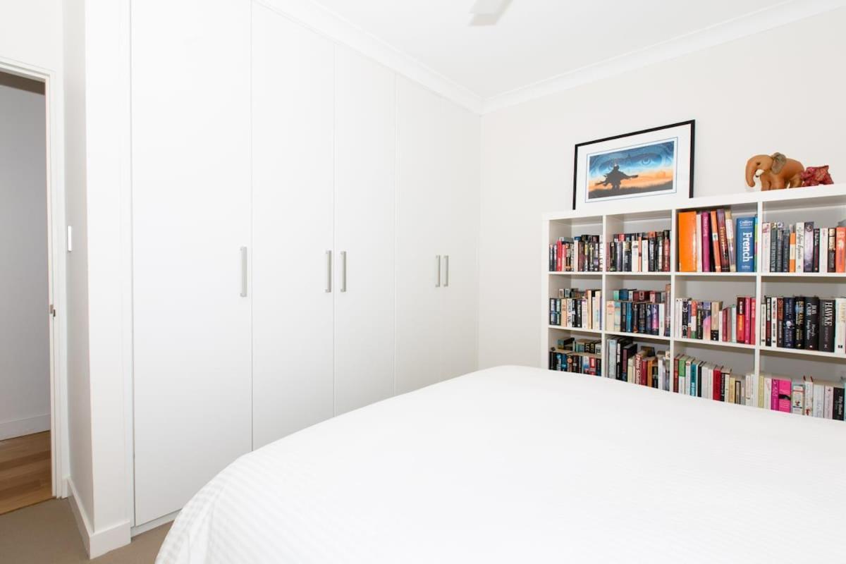 Ocean View Luxury 3 Bedroom With Balcony Apartment *