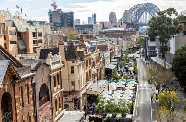 Downtown Cbd Executive With Pool