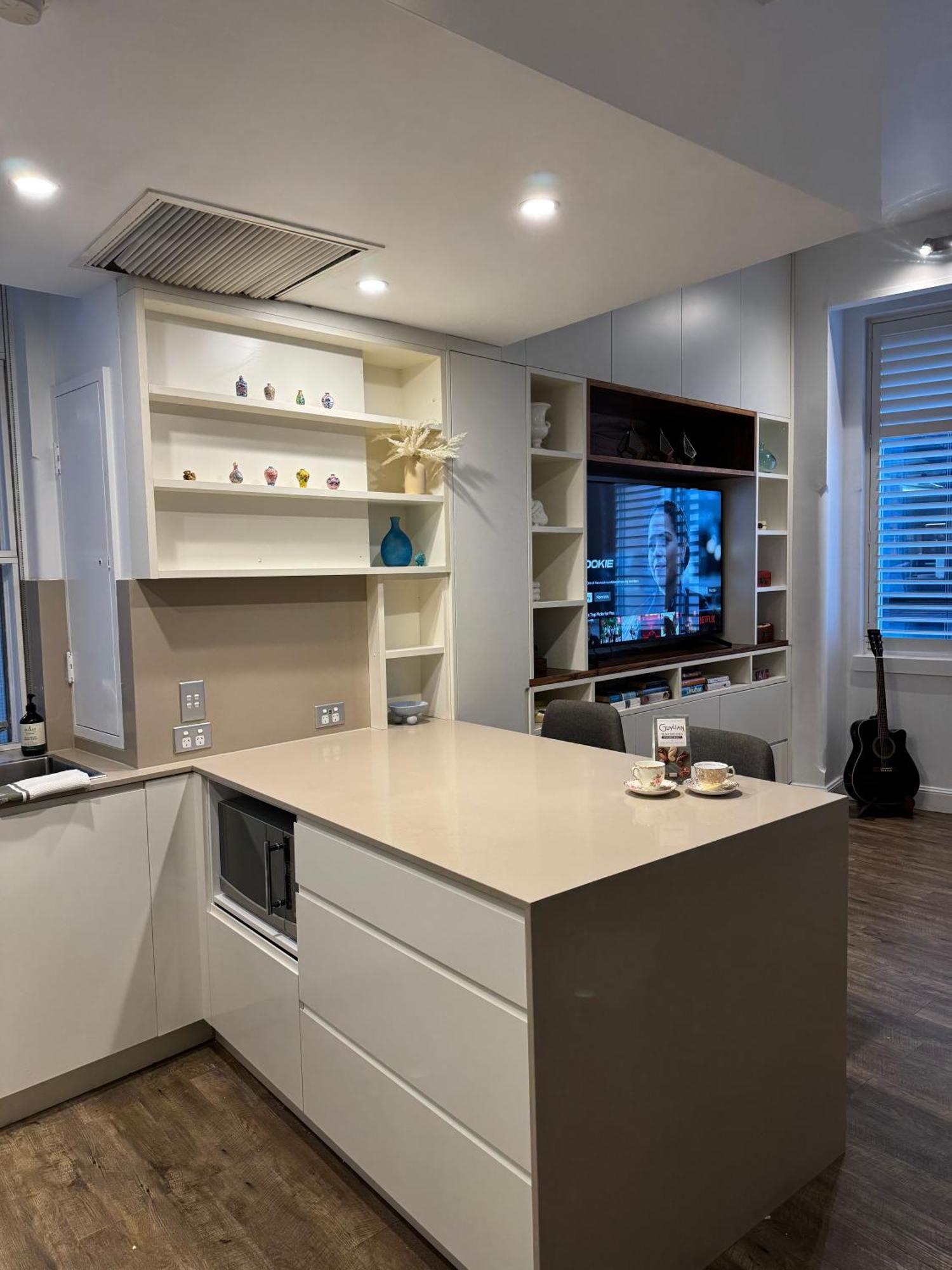 Downtown Cbd Executive With Pool Apartment *