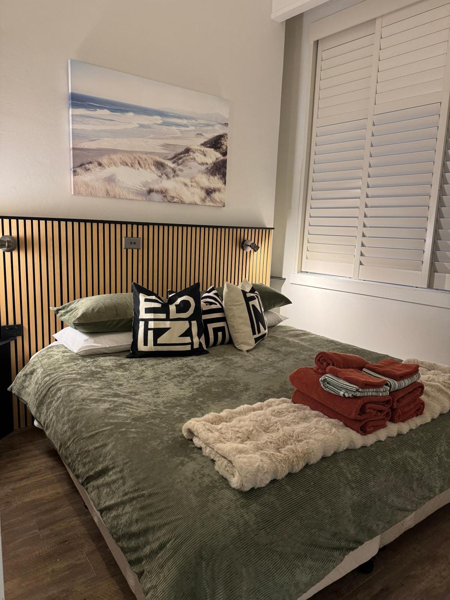 Downtown Cbd Executive With Pool Apartment