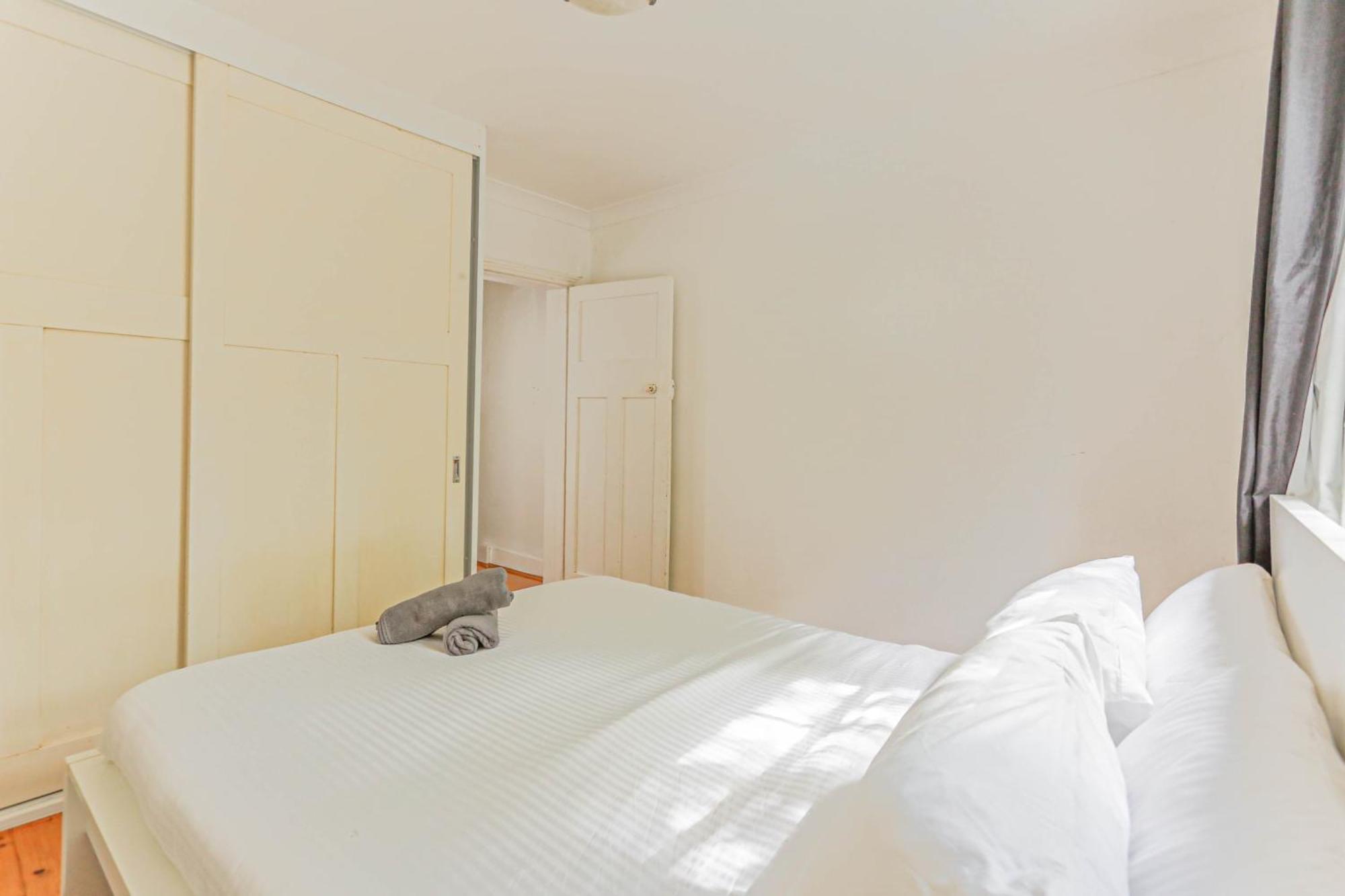 Delightful 2 Bedroom House Pyrmont 2 E-bikes Included