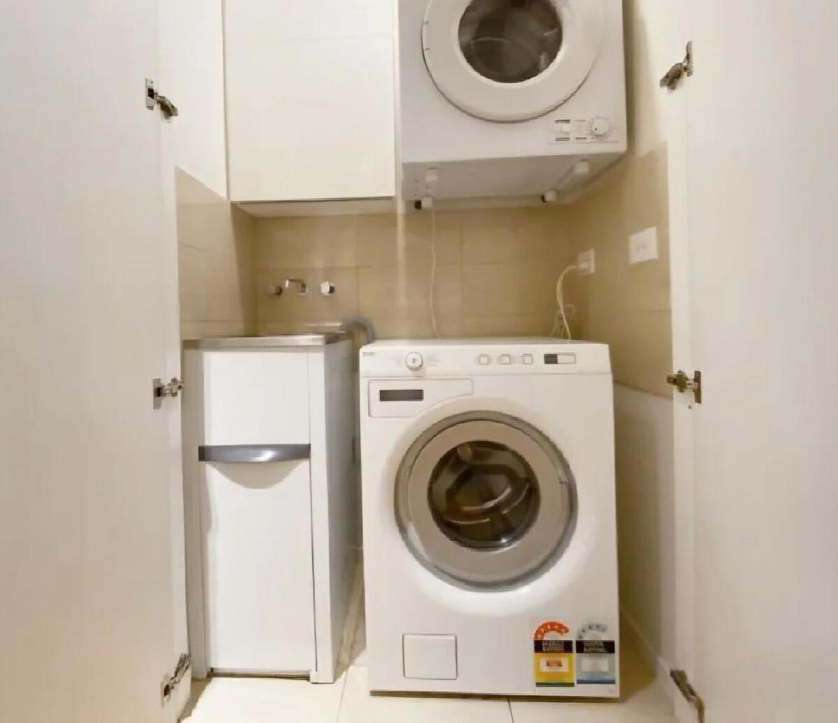1 Bedroom 5 Minutes To Station * Sydney