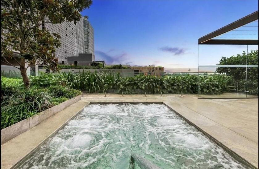 1 Bedroom 5 Minutes To Station Apartment