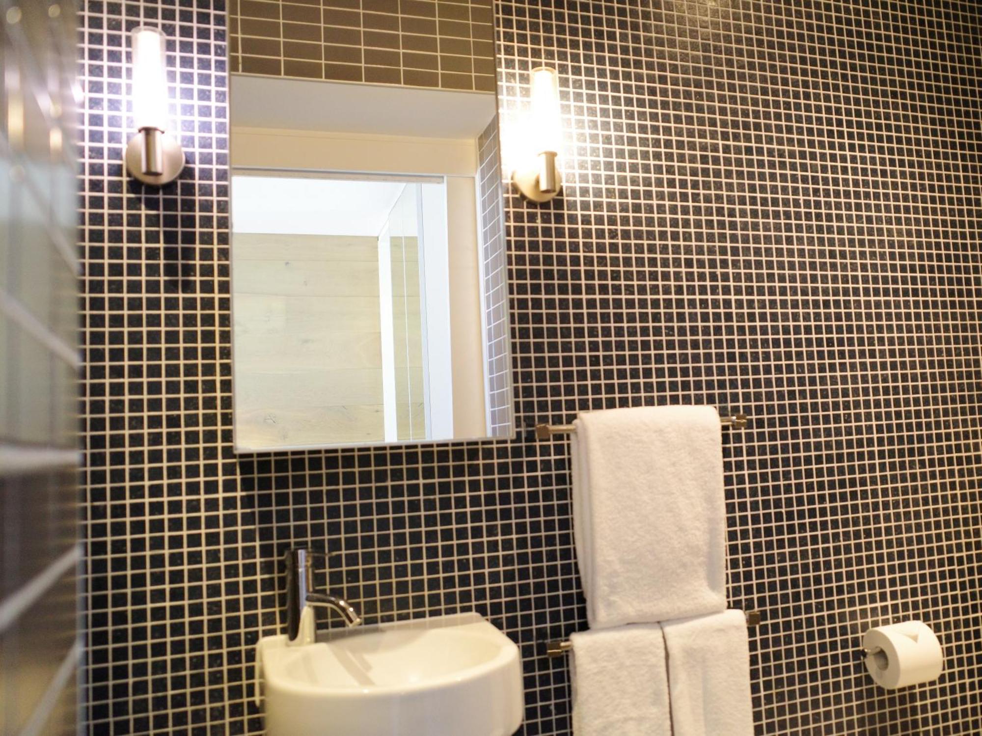 Inn Crown Surry Hills