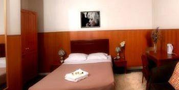 Holiday Lodge Hotel Apartment Sydney